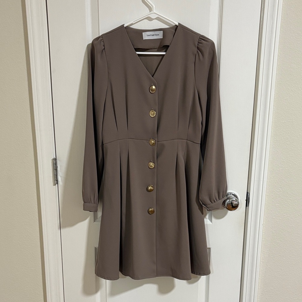 Elegant Long Sleeve Dress with Button Detail